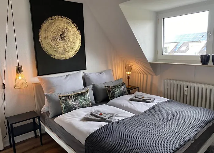Bostel 1 - Modernes Dachgeschoss-Studio In Duisburg Meiderich, 4,7 Km Hbf, U-Bahn 250M, Flughafen Duesseldorf 28 Km, Landschaftspark 2,9 Km, 5 Gehminuten Von Herzklinik Entfernt