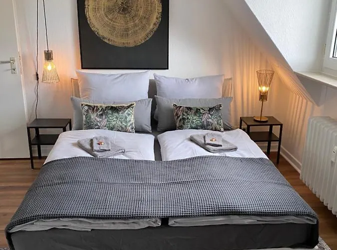 Bostel 1 - Modernes Dachgeschoss-Studio In Duisburg Meiderich, 4,7 Km Hbf, U-Bahn 250M, Flughafen Duesseldorf 28 Km, Landschaftspark 2,9 Km, 5 Gehminuten Von Herzklinik Entfernt
