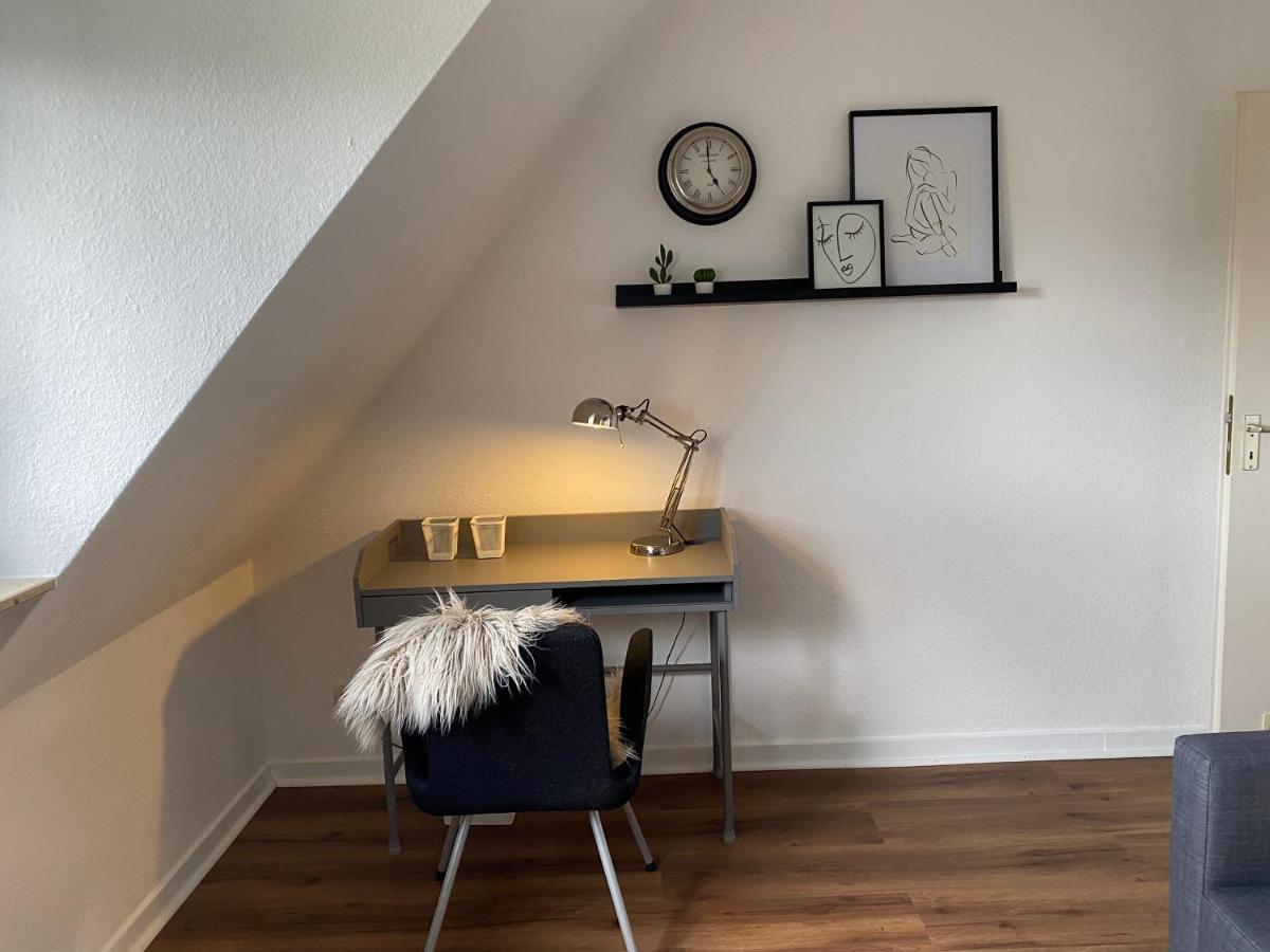 Bostel 1: Modern Attic Near Meiderich U-bahn Apartment *